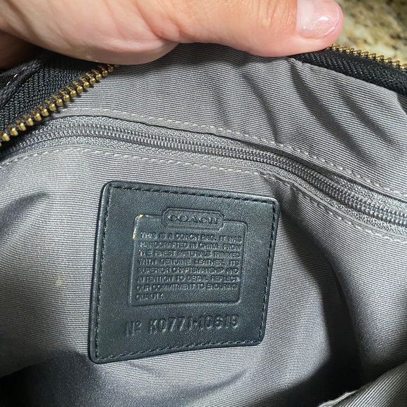 Black cOACH hobo Carly over the shoulder purse - Picture 1 of 13